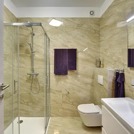 Modern With Terrace Apartment *